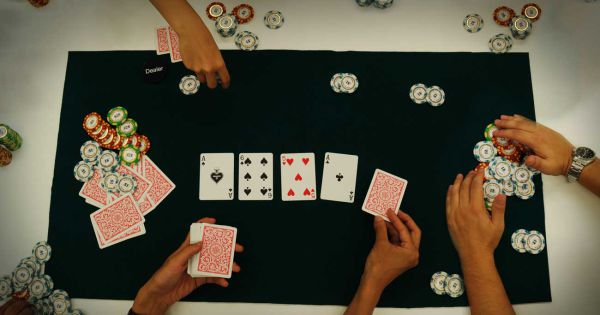 ポーカー日本大会で熱戦繰り広げられる